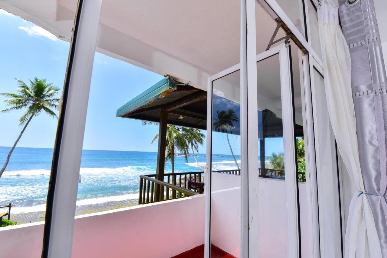 Lucky Seven Beach Resort Hikkaduwa Exterior photo
